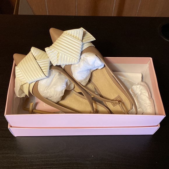 LOUISE et Cie flat shoes with white bow. Vince Camuto. Size 6 - Picture 3 of 6